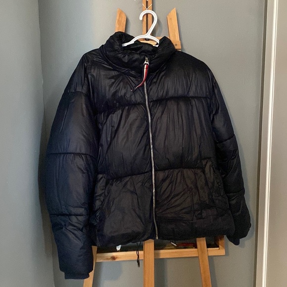 Tommy Hilfigher navy blue puffer jacket - Picture 5 of 7